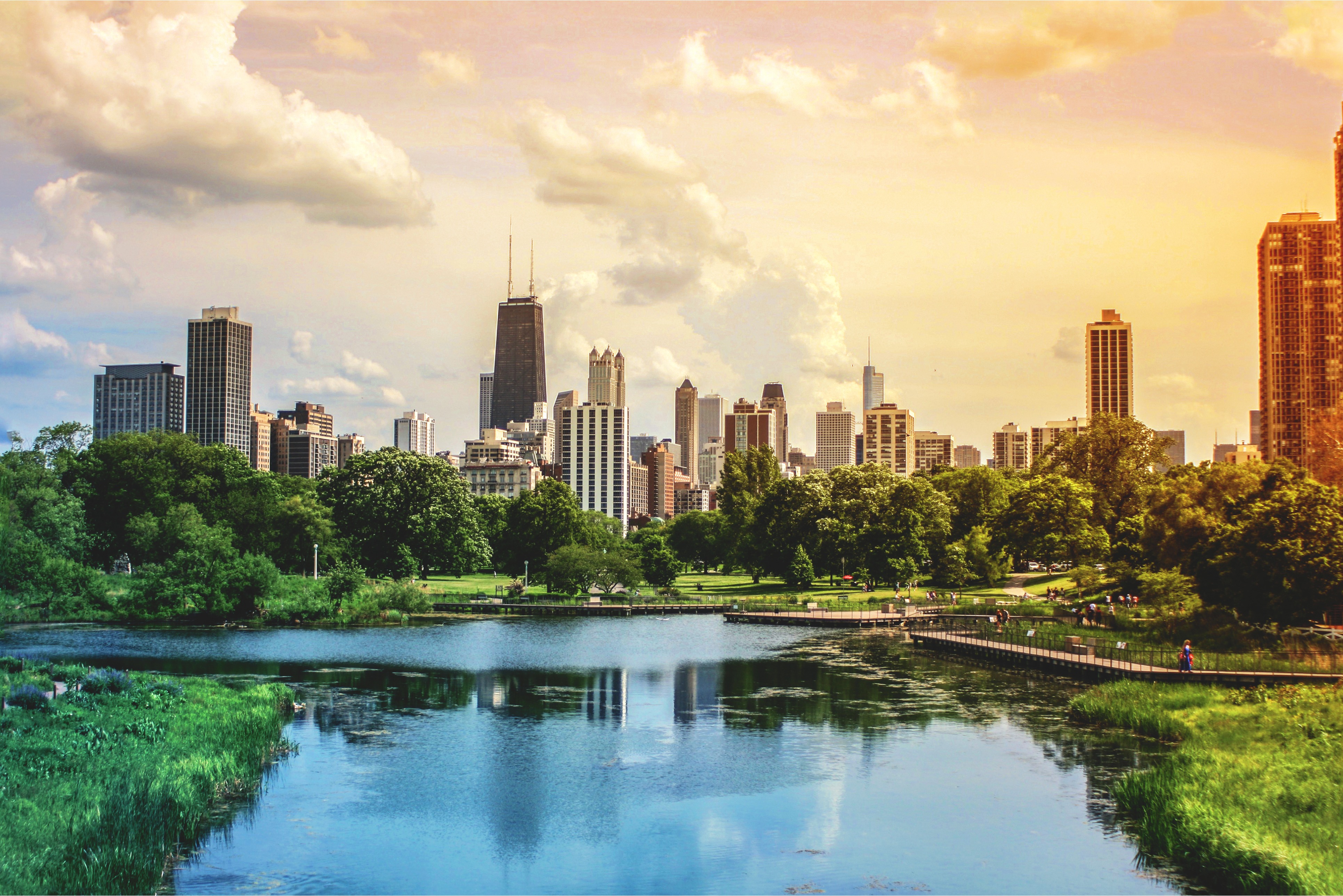 chicago-skyscrapers-skyline-view-from-lincoln-park-picture-id1198726201